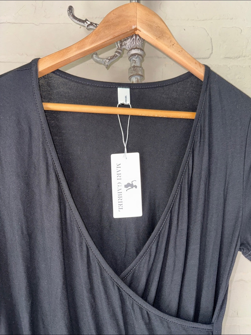 Mari Gabriel maternity blouse  Black Short Sleeve Faux Wrap Top NEW nursing - Picture 2 of 3